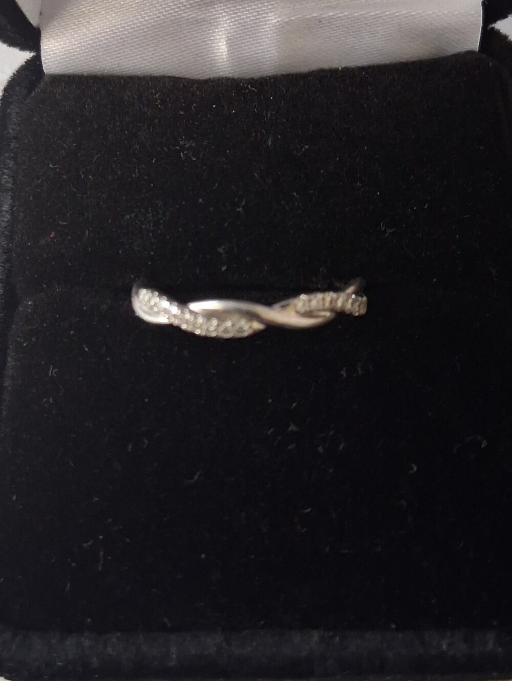 Delicate Twisted Band Ring in Platinum with Pavé Accents Size 5